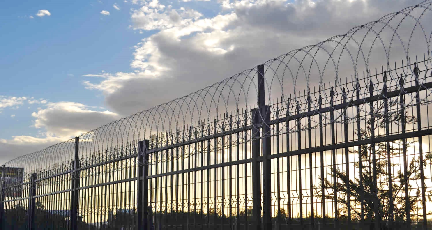 Kıskanç Tel Örgü